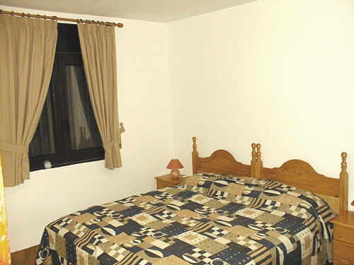 Schlafzimmer 1